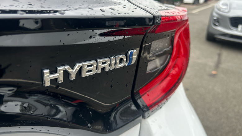 Toyota Yaris 1.5 Hybrid Design 5dr CVT Hybrid Hatchback